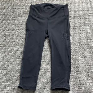 Lululemon 19” crop (seasonal tight)